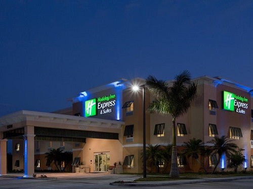 Holiday Inn Express Marathon building